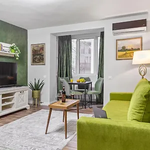 Cozy By Art Apartment Bucharest